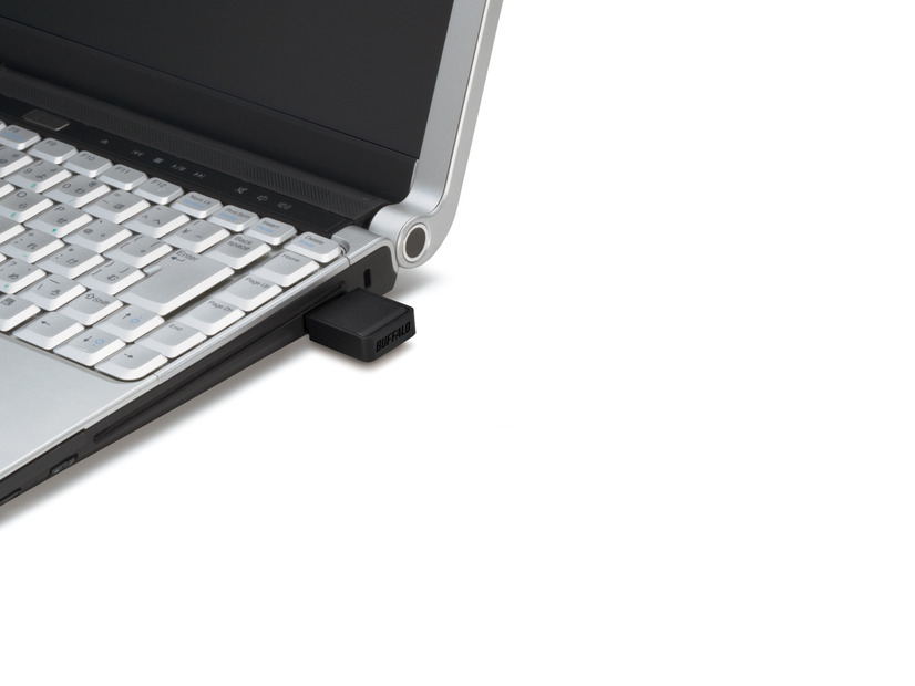 PC接続時にわずか19mmしか本体部分が出ないコンパクト設計