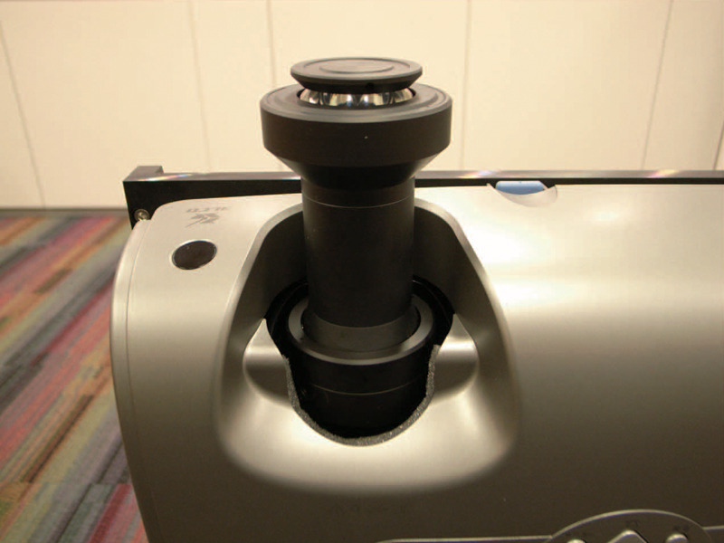軸対称自由曲面レンズ搭載したプロジェクター（試作品）