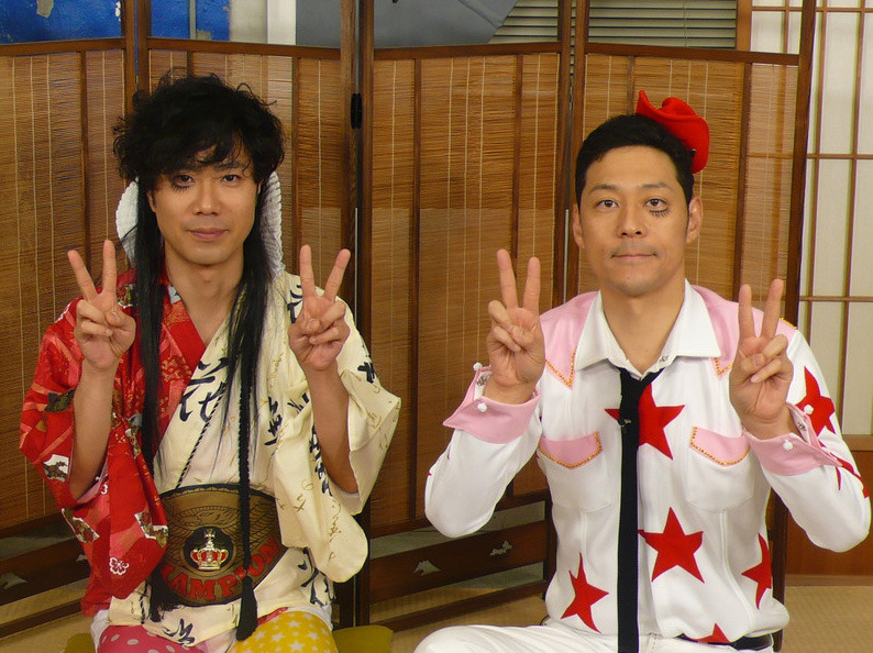 司会のライト東野（右）とレフト藤井