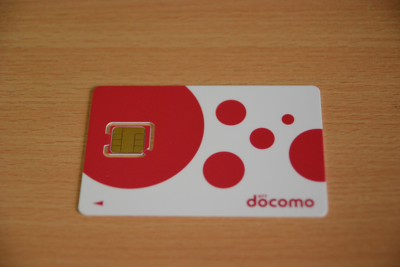 「OCNモバイルエントリー d LTE 980」のSIMカード。回線はドコモのものだ。マイクロSIMを取り出して端末に挿せば使える