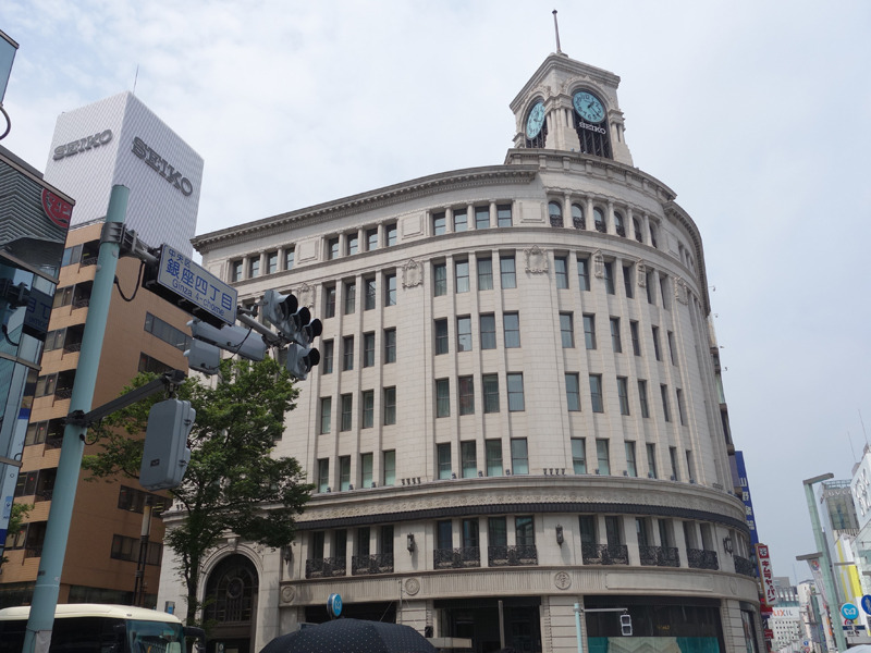 銀座四丁目の交差点。スタンプラリーしながら銀ブラもできる