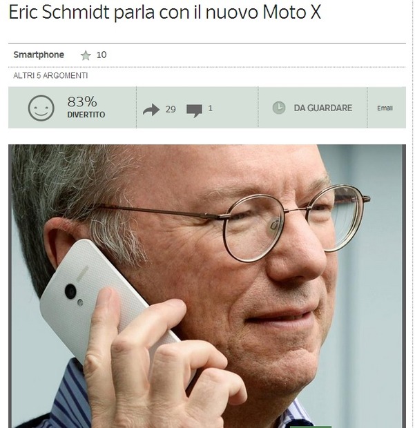 Googleのエリック・シュミット会長が「Moto X」らしき端末を使用している写真