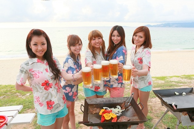 夏を盛り上げる「ビーチパーティガール」