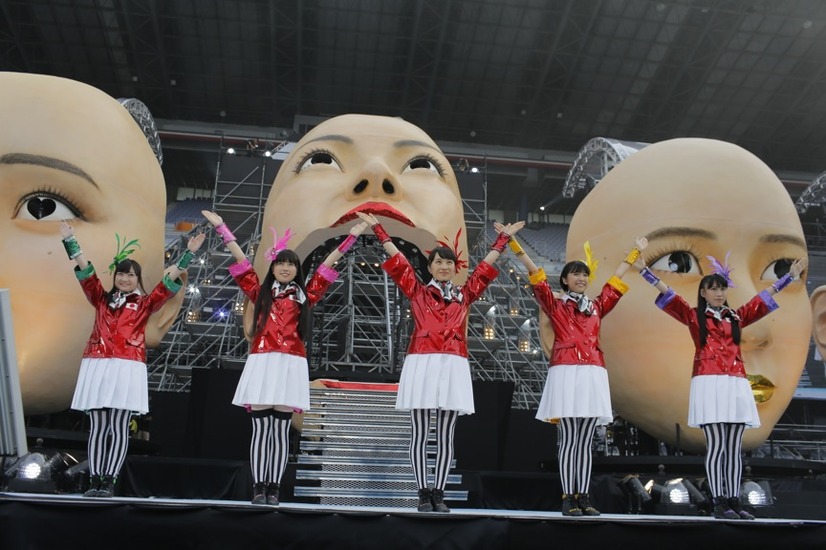 ももクロ、日産スタジアムで6万人ライブ！布袋寅泰ら豪華ゲストも