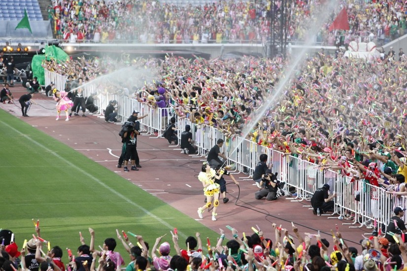 ももクロ 日産スタジアムで6万人ライブ 布袋寅泰ら豪華ゲストも 9枚目の写真 画像 Rbb Today