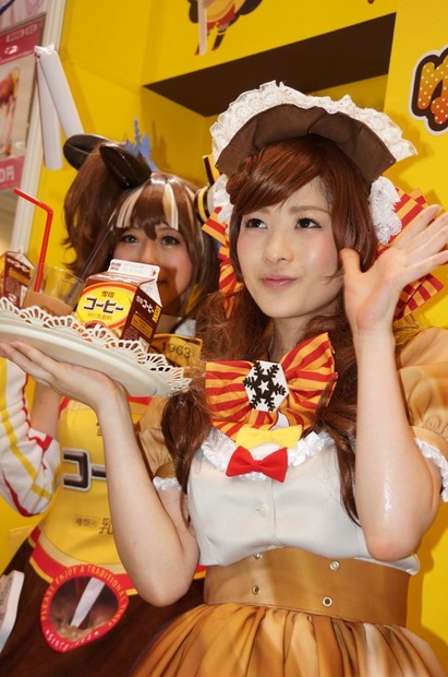 雪印コーヒー公式キャラ“ゆきこたん”の候補作品をイメージしたコスプレモデルが登場。