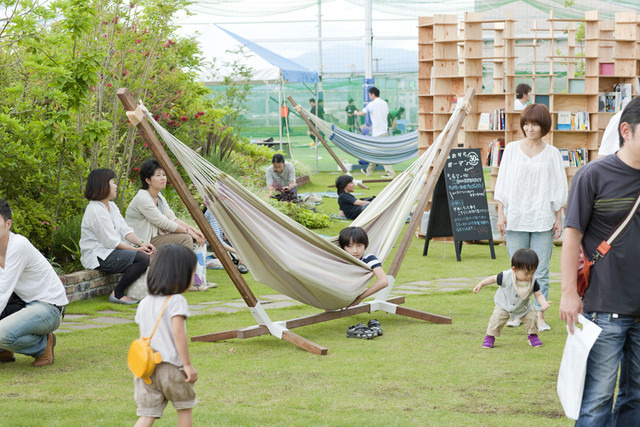 2012年に開催された「あおぞらガーデン」の様子（あおぞらライブラリー）