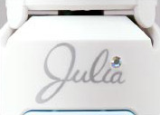 Juliaロゴをスワロフスキーのラインストーンで装飾している
