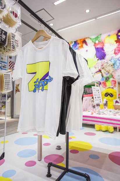 ZipperとのコラボTシャツ