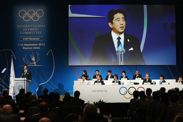 東京のプレゼンテーション（安倍首相）　(C) Getty Images