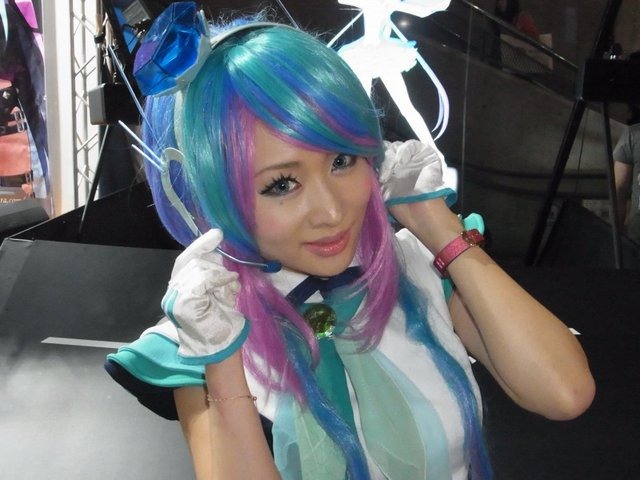 【東京ゲームショウ2013】二日目のコンパニオンのお姉様たち写真集