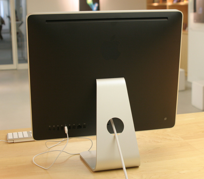 新型iMacの背面