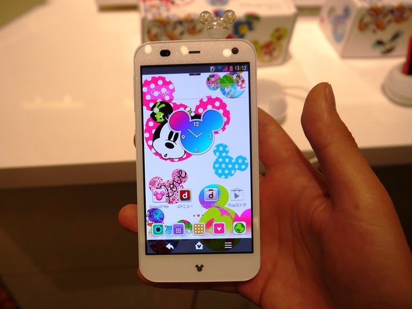 Disney Mobile on docomo F-07E