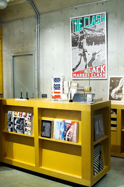「マークジェイコブス（MARC JACOBS）」手掛けるブックストア「ブックマーク（BOOKMARC）」がオープン