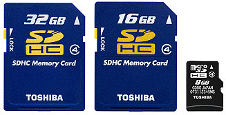 左からSD-HC032GT4、SD-HC016GT4、SD-MH008GA