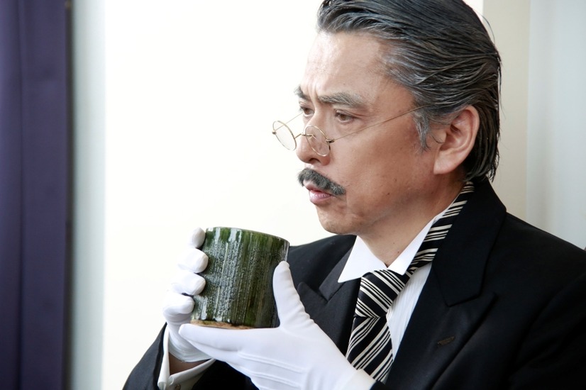 幻蜂家老執事・田中役の志垣太郎