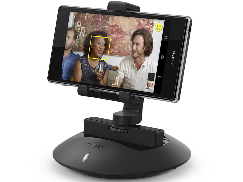 笑顔を検出すると撮影するスマートイメージングスタンド「IPT-DS10M」