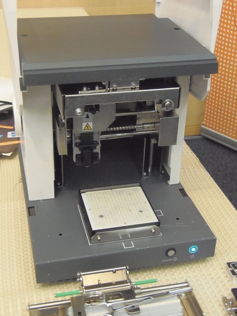 こちらは3Dプリンタではないが、ユニークなメタルプリンタ「MPX-90」。多彩な金属アイテムに高精度な打刻を実現
