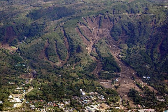 10月17日時点の伊豆大島 大島町（C） Google