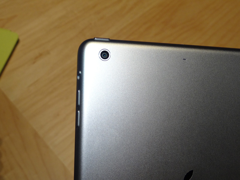 iPad mini RetinaのiSightカメラ。5メガピクセルのセンサーを搭載