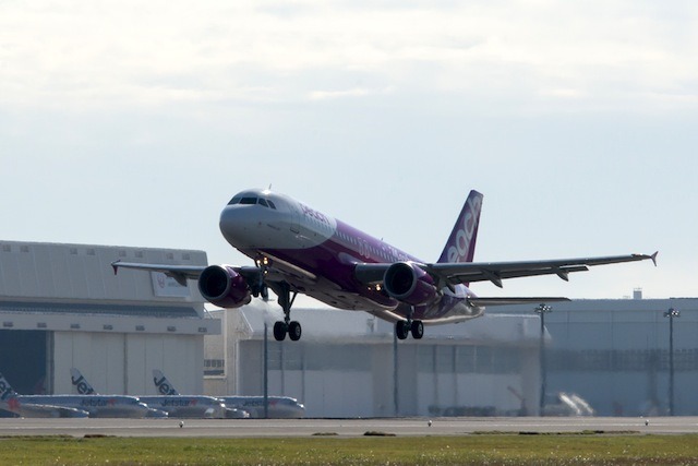 MARIKO JET初フライト離陸（関西空港、10月27日）