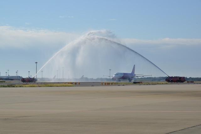 MARIKO JET初フライト到着（成田空港、10月27日）