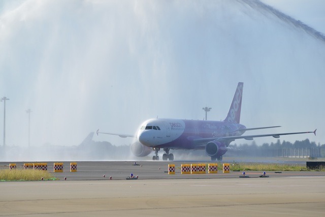 MARIKO JET初フライト到着（成田空港、10月27日）