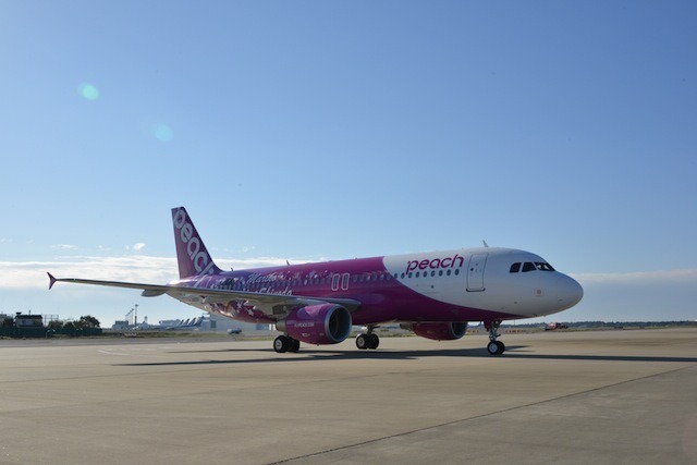 MARIKO JET初フライト到着（成田空港、10月27日）