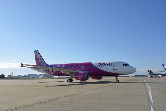 MARIKO JET初フライト到着（成田空港、10月27日）