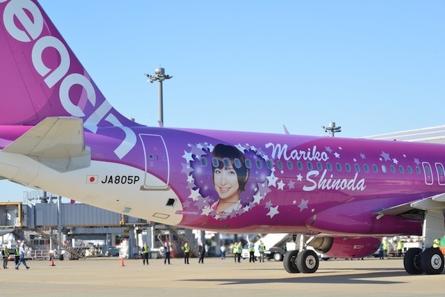 MARIKO JET初フライト到着（成田空港、10月27日）