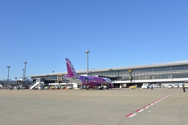 MARIKO JET初フライト到着（成田空港、10月27日）