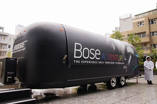 「Bose ADVENTURE / THE EXPERIENCE ONLY FROM BOSE TECHNOLOGY」で使用される移動型のエキシビジョンシアター。