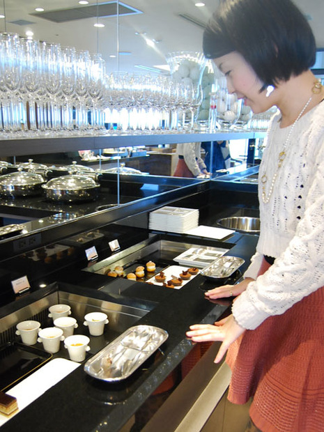 20階のクラブラウンジで、午後はアフタヌーンティ、夜はバー&カクテル、朝は朝食が楽しめるそう。一日ホテルで過ごせますね。
