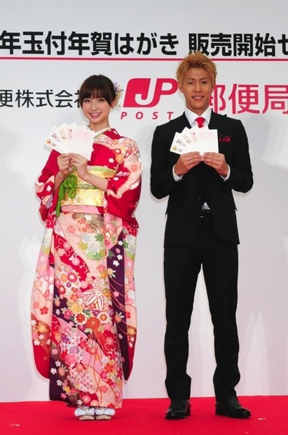 篠田麻里子（向かって左）＆柿谷曜一郎