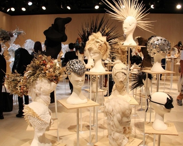 「KATSUYA KAMO EXHIBITION 100 HEADPIECES」