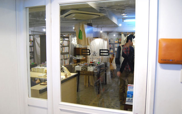 下北沢のこだわり本屋「B&B」が会場。「Book&Beer」の意味だそう。