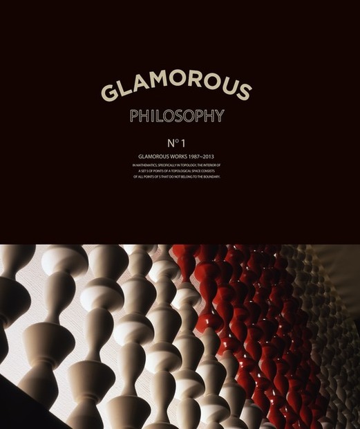 『GLAMOROUS PHILOSOPHY NO.1』パルコ出版/3,600円(税込み3,780円)/バイリンガル仕様(日・英)