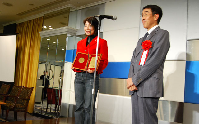 この日、スポーツ栄養士の古旗照美さんが日本酒造組合中央会から日本酒スタイリストの認定を受けていらっしゃいました。