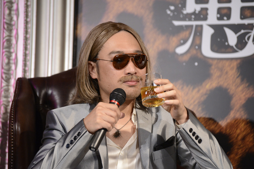 南キャン・山ちゃん、“屈辱の写真”で報道陣に恨み節……「大人として頭がおかしい」