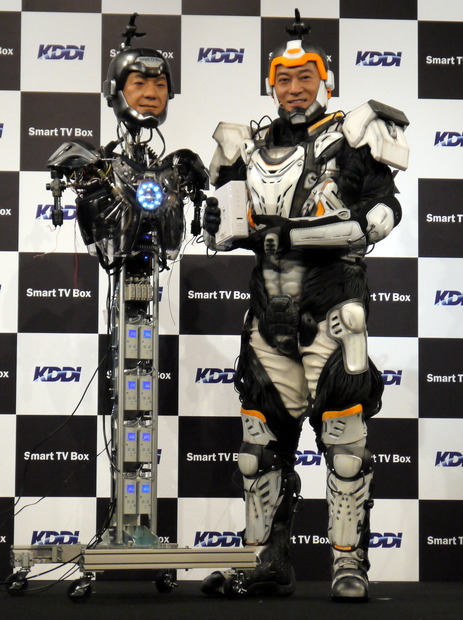 松平健、本人そっくりのロボットに対面！