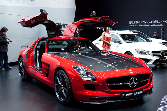 SLS AMG最終モデル「SLS AMG GT FINAL EDITION」。跳ね上がるドアのガルウィングが特徴