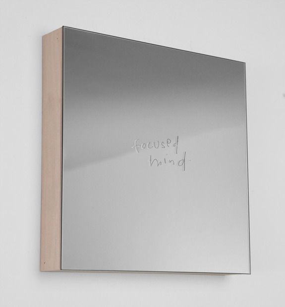 ブレア・シバースの「LUX mirror paintings」