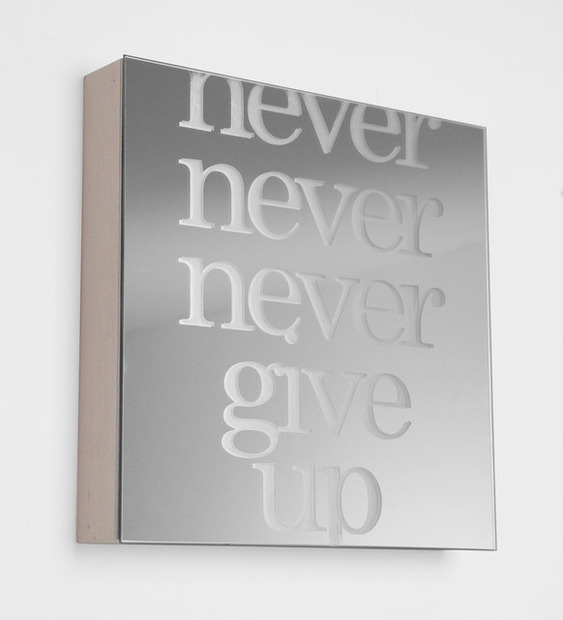 ブレア・シバースの「LUX mirror paintings」