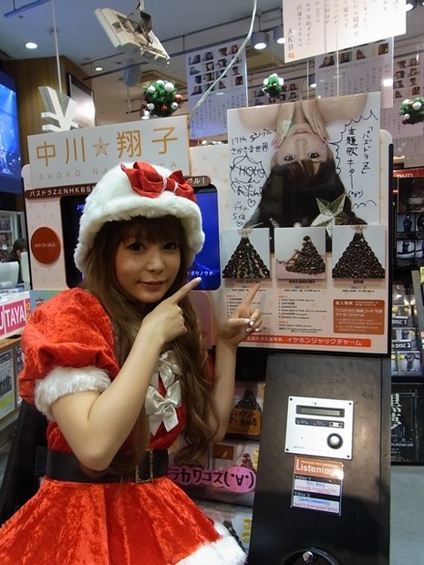渋谷のCDショップめぐりをする中川翔子