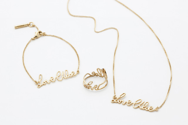 「クロエ」のジュエリーLOVE CHLOEシリーズ