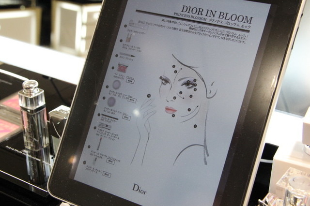 伊勢丹ルックをiPadで紹介