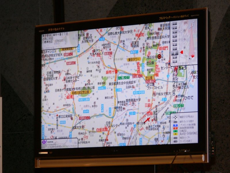 Yahoo! HD for AQUOSの地図情報。細いフォントでは横方向の線が見えなくなるなど問題があったためフォントも選択し直したという
