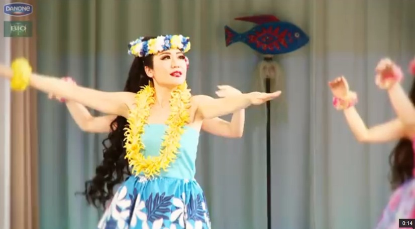 「クウレイオカピリアウモエ」を踊る光浦