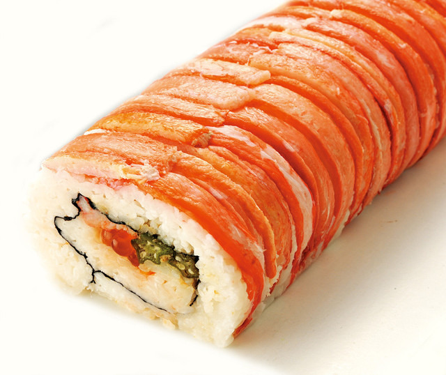 いけす割烹 雅　紅ずわいがに豪快巻き　1本3,150円。ハーフ1,575円