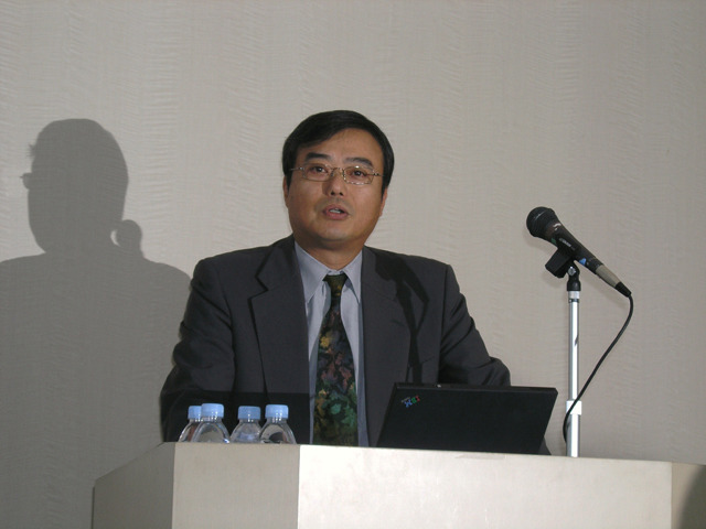 今年で創立10周年を迎えたドワンゴの小林宏代表取締役社長による挨拶